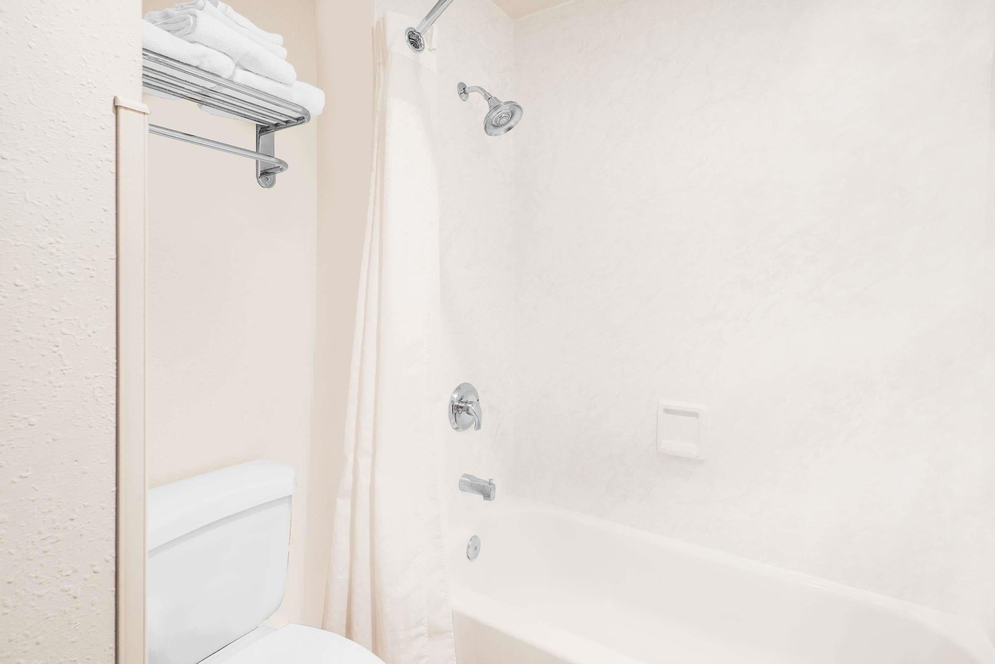Baymont By Wyndham Hotel Litchfield