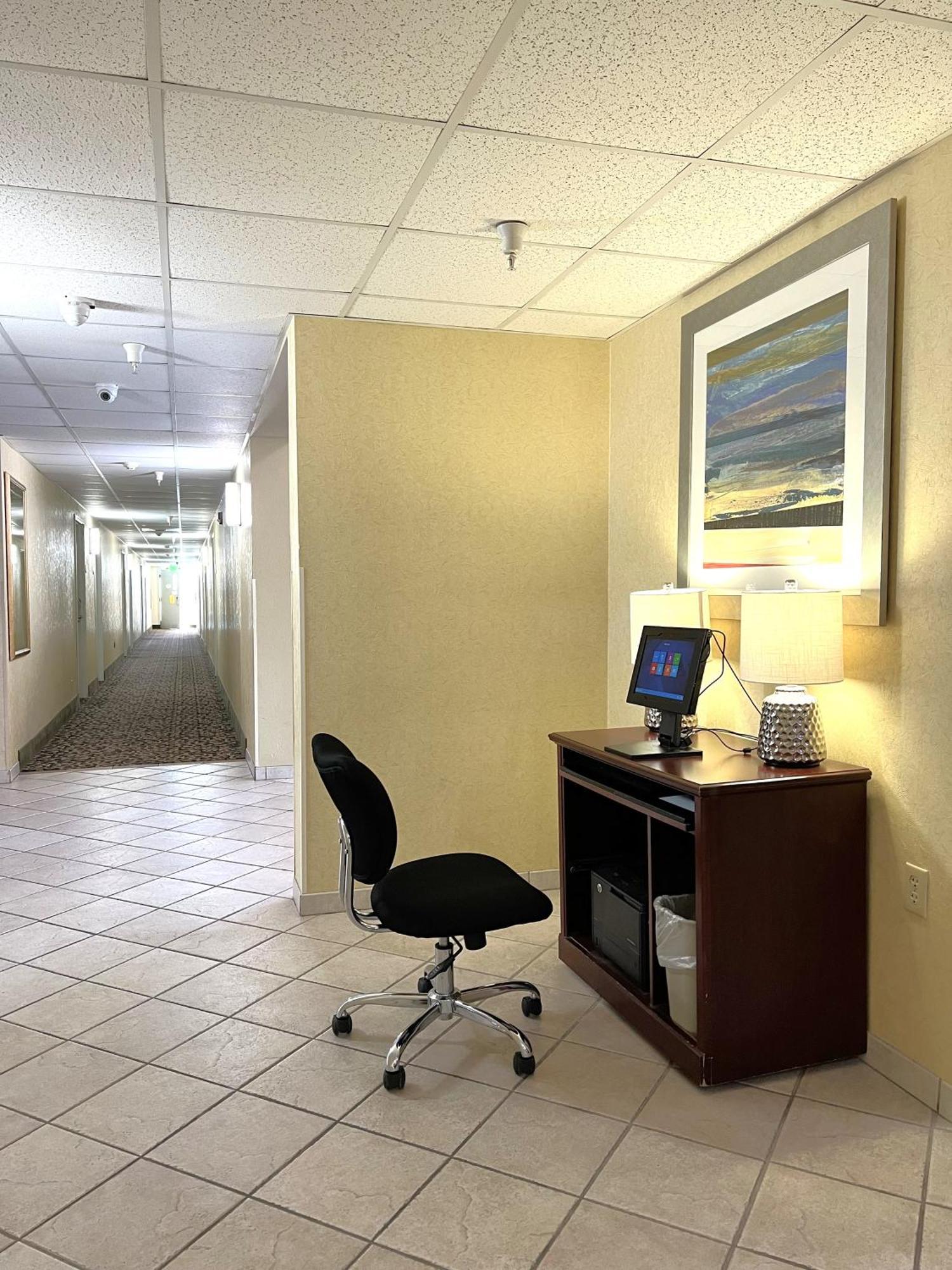 Baymont By Wyndham Hotel Litchfield