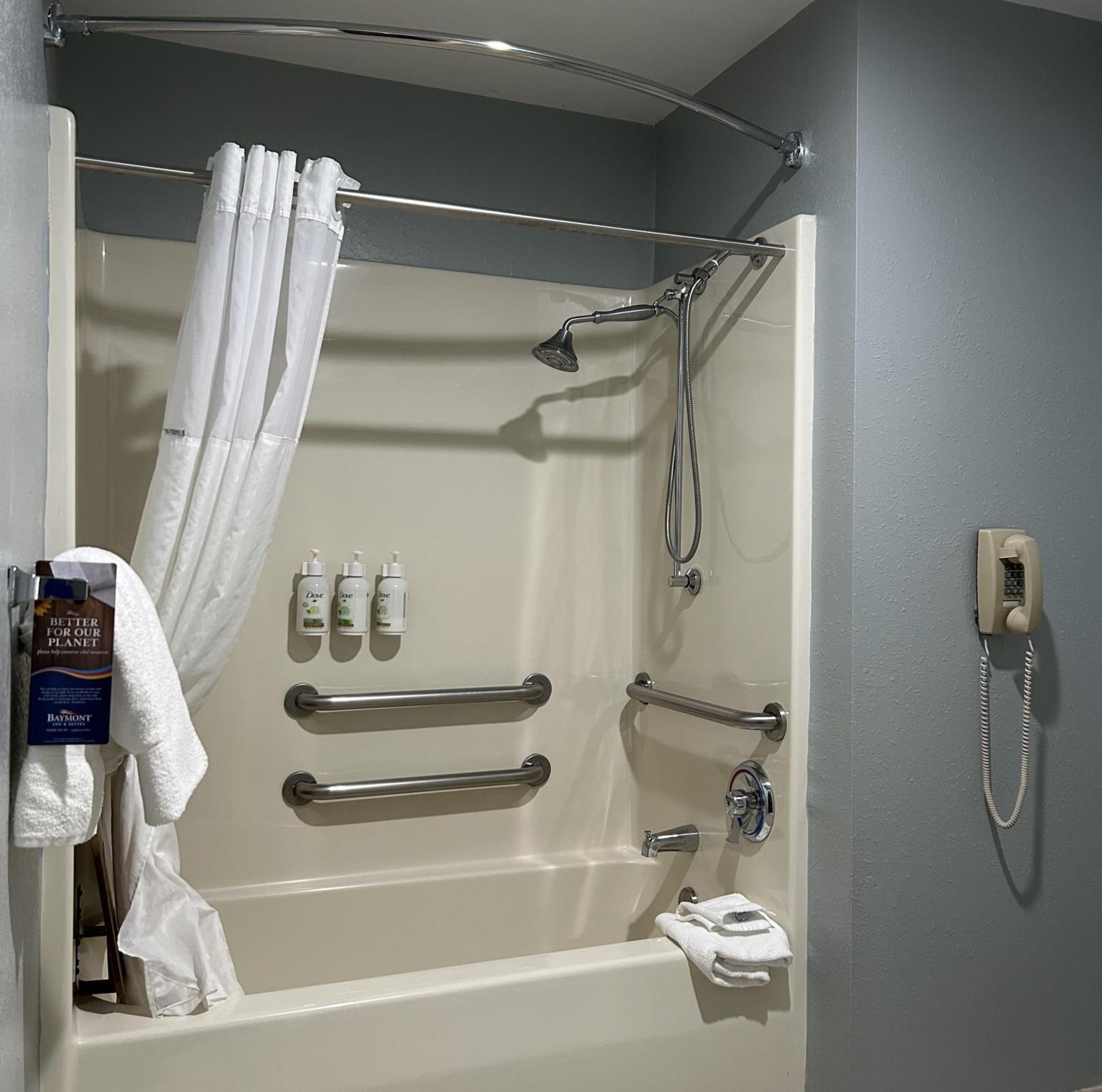 Baymont By Wyndham Hotel Litchfield
